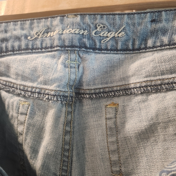 Distressed Light Wash Jeans - Picture 2 of 10